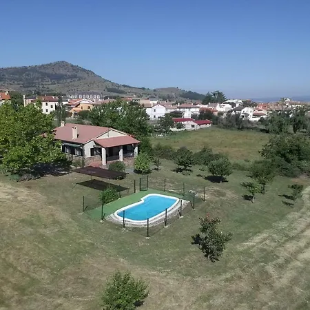 La Casa De La Parcela Ferienhaus *
